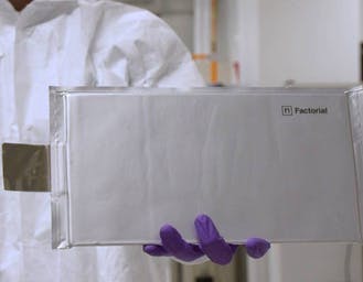 Al momento stai visualizzando Stellantis collaborerà con Factorial per integrare le sue batterie a stato solido: l’autonomia potrebbe aumentare fino al 50%