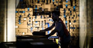 Scopri di più sull'articolo Il Garante della concorrenza ha multato Amazon per oltre 1 miliardo di euro: la sua logistica è favorita rispetto ai concorrenti