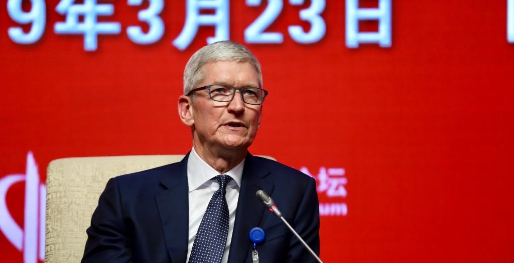 Al momento stai visualizzando Tim Cook ha stretto un accordo segreto da 275 miliardi di dollari con il governo cinese per agevolare Apple nel paese