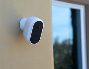 Scopri di più sull'articolo Swann Wi-Fi 1080p, la telecamera di sicurezza da esterno senza fili in promozione con 120 euro di risparmio