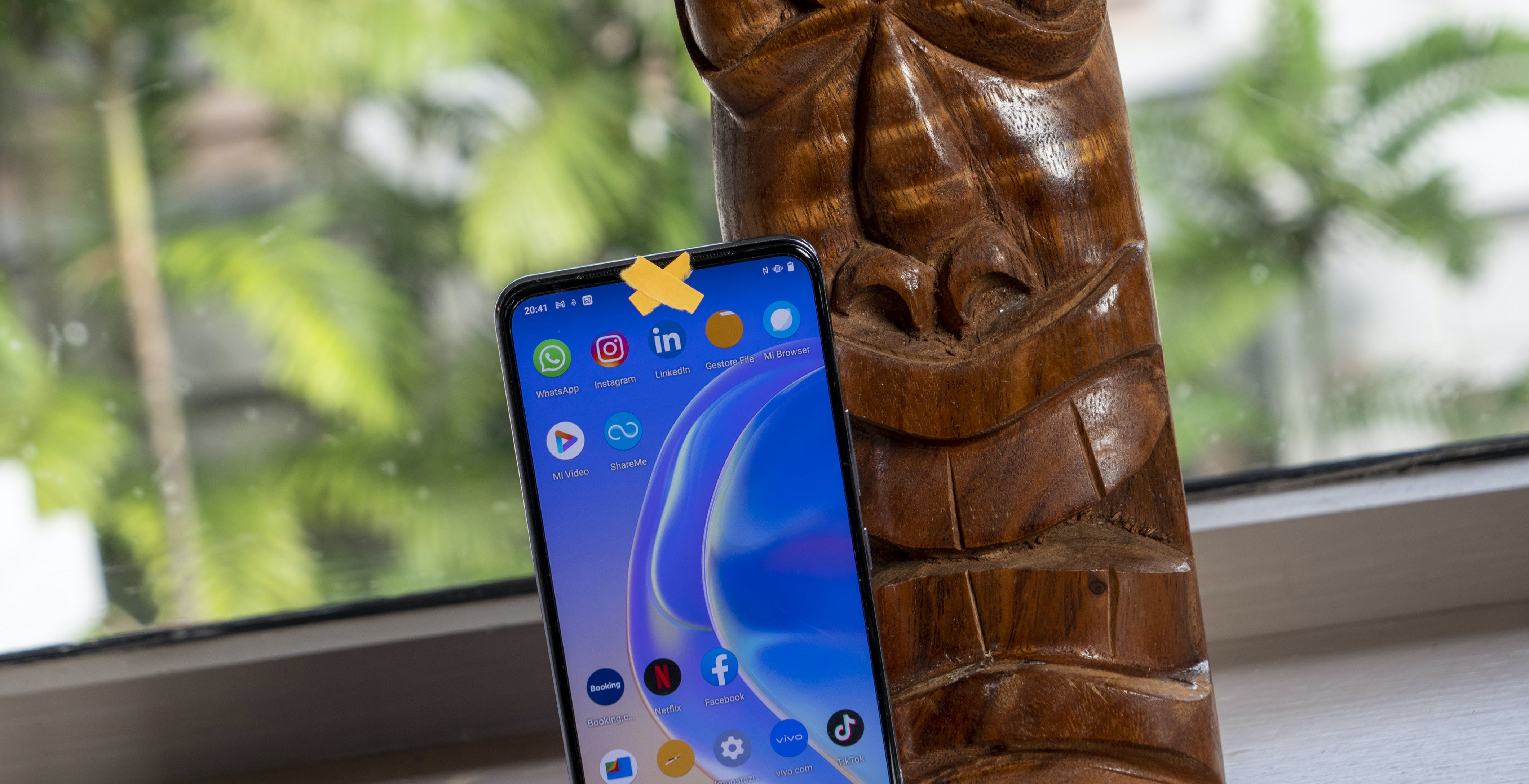 Smartphone con fotocamera frontale sempre accesa, quando l’innovazione fa a pugni con la privacy