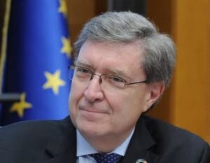Scopri di più sull'articolo Il Ministro Giovannini: “Stop alle auto termiche dal 2035. Gli incentivi hanno senso solo se c’è una rete di ricarica”