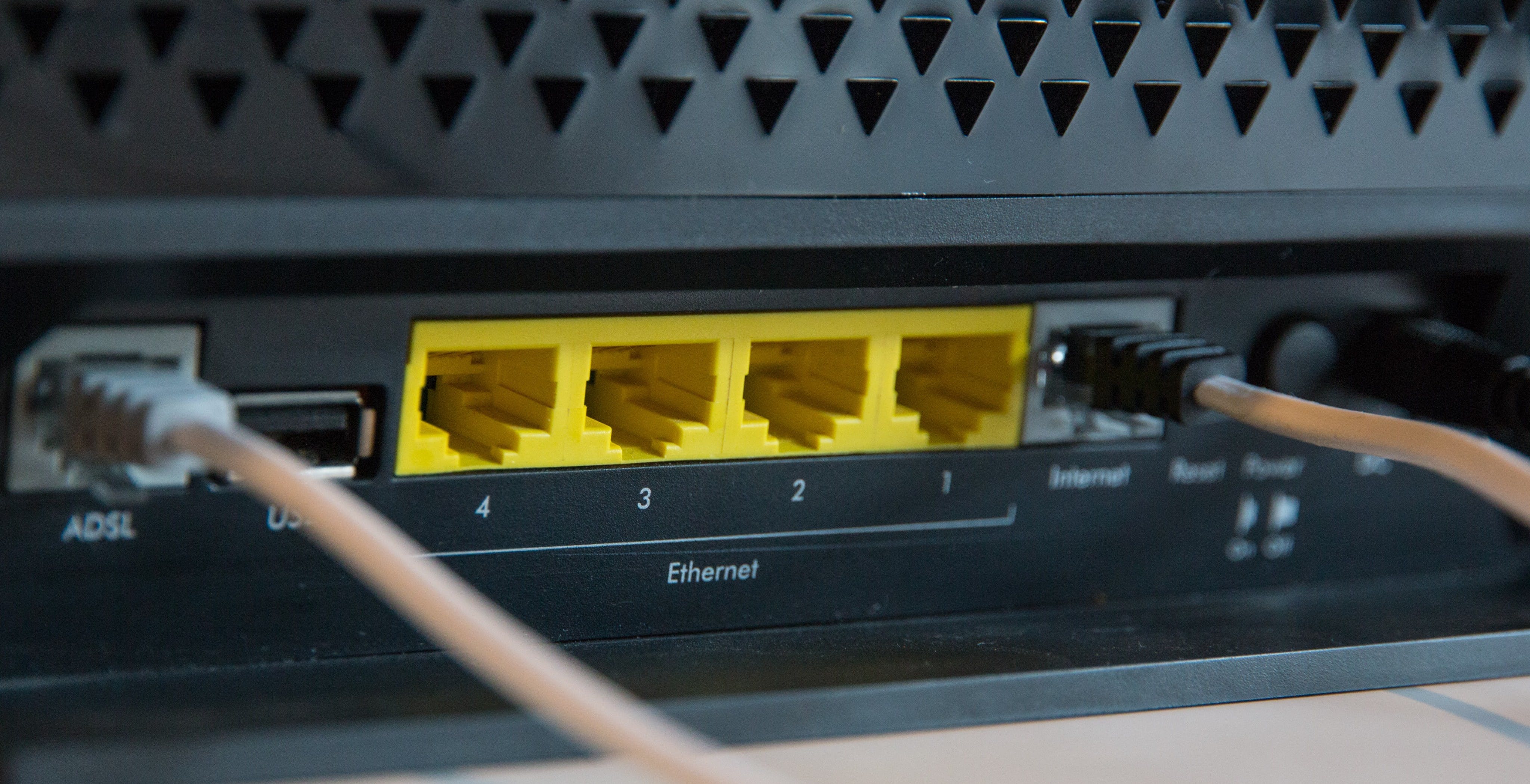 Al momento stai visualizzando Salta l’obbligo di vincolo massimo a 12 mesi sulla rete fissa: saranno 24. Il modem libero su FTTH resta un miraggio