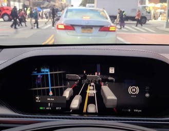 Al momento stai visualizzando La guida autonoma di Tesla alla prova di New York City: semaforo rosso
