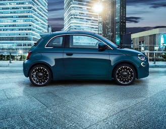 Al momento stai visualizzando 2021 da dimenticare per l’auto: immatricolazioni a -24% rispetto al 2019. Fiat 500 regina dell’elettrico