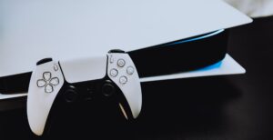 Scopri di più sull'articolo Bundle forzati per acquistare PS5: GameStop multata dall’antitrust