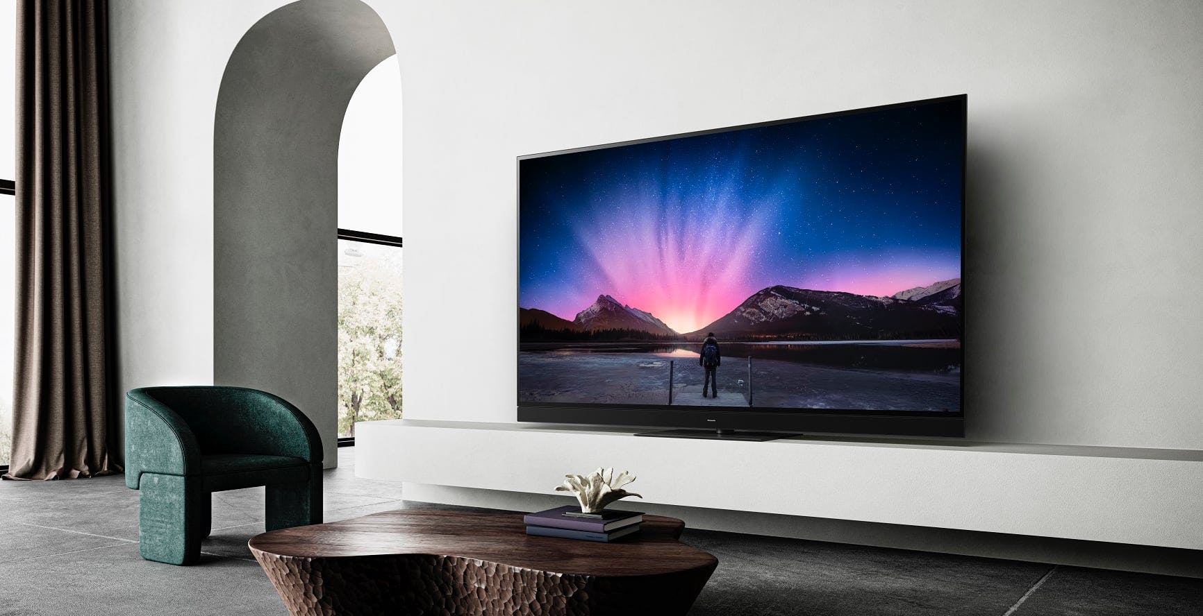 Il nuovo TV top di gamma di Panasonic è l'OLED LZ2000 ora disponibile anche in formato 77 pollici