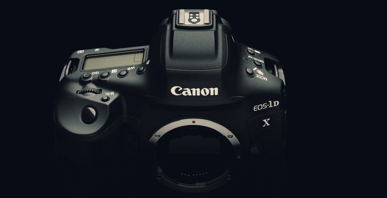 Al momento stai visualizzando Canon dice addio alle DSLR di punta. Dopo la EOS-1D X Mark III non ci saranno più reflex ammiraglie