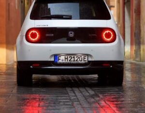 Scopri di più sull'articolo Mistery client: Honda e, futuristica e cara ma salvata dalle km.0