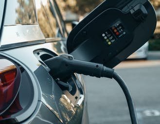 Al momento stai visualizzando Governo al lavoro per trovare le risorse a sostegno della mobilità elettrica. Torneranno gli incentivi