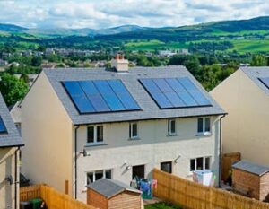 Scopri di più sull'articolo Guida al fotovoltaico: quanto costa, quanto si risparmia e come si sceglie