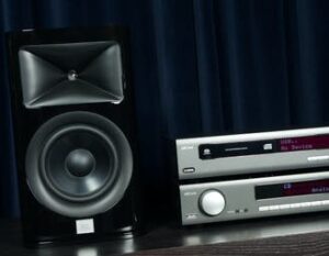 Scopri di più sull'articolo Arcam SA 20 e CDS 50 con JBL HDI 1600, il sistema stereo classico in versione moderna