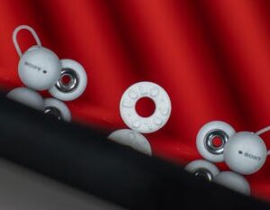 Scopri di più sull'articolo Sony LinkBuds, il buco con la musica attorno. La recensione degli auricolari “sociali”