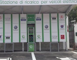 Al momento stai visualizzando A Rivolta d’Adda stop alla ricarica gratuita per le auto elettriche. L’alto costo dell’elettricità le ha rese insostenibili per il Comune
