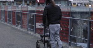 Scopri di più sull'articolo Tre pazienti paralizzati ora riescono a camminare e nuotare grazie a degli elettrodi nella colonna vertebrale