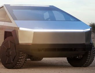 Al momento stai visualizzando Tesla chiude il 2021 con profitti record. Cybertruck slitta al 2023 e l’auto da 25.000 dollari resta una chimera