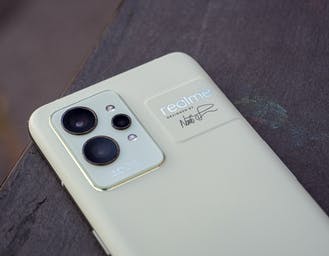 Scopri di più sull'articolo Abbiamo provato il Realme GT2 Pro. Schermo super, aggiornamenti garantiti e una fotocamera divertente