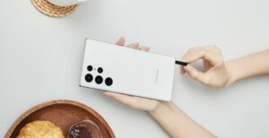 Scopri di più sull'articolo La “gomma oggetto” per cancellare ombre e riflessi arriva anche sugli smartphone Samsung meno recenti