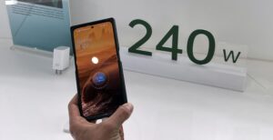 Scopri di più sull'articolo L’arrivo delle super ricariche: con 240 watt il telefono è carico in 9 minuti