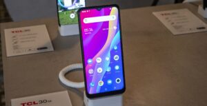 Scopri di più sull'articolo TCL serie 30: cinque smartphone in fascia economica con poche differenze